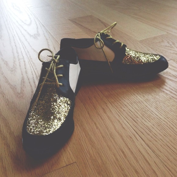 ✋Bundled✋Black, White and Gold glitter oxfords. - Picture 3 of 4