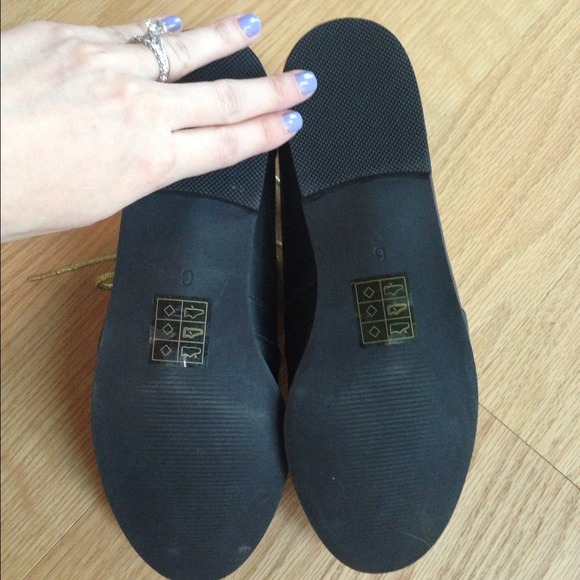 ✋Bundled✋Black, White and Gold glitter oxfords. - Picture 4 of 4