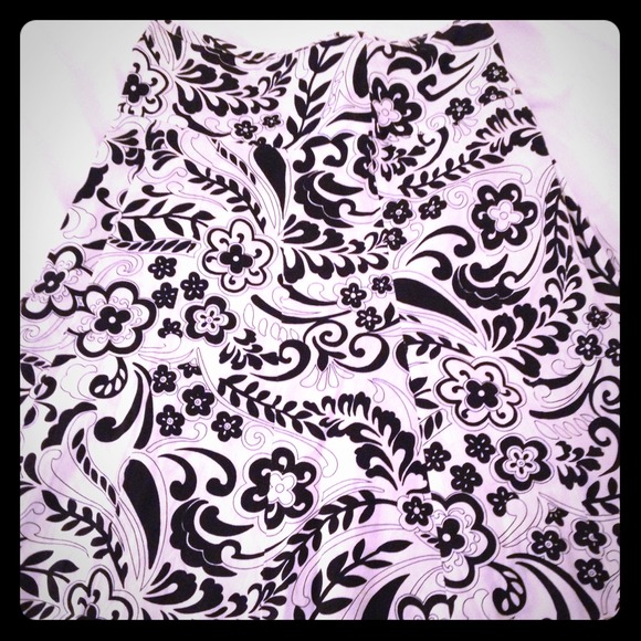 Black and white skirt - Picture 1 of 2