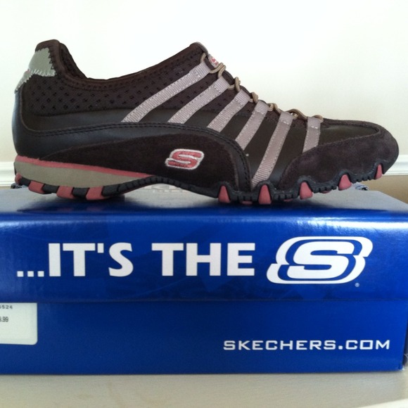 *** SOLD *** BRAND NEW 👟 SKETCHERS