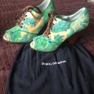 Original Dolce&gabbana shoes. Used only once.