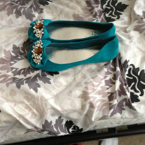 Shoe - Picture 2 of 2