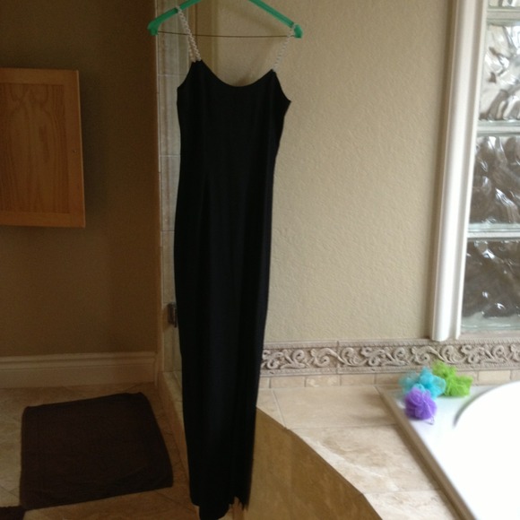 Dress - Picture 1 of 3
