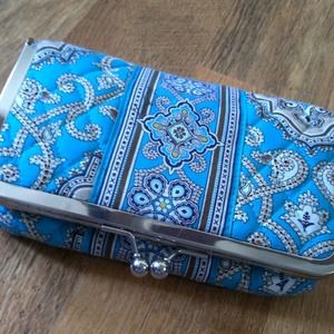 Vera Bradley Totally Turq Kiss-Lock Case