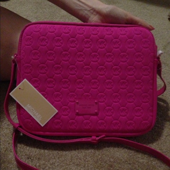 Listing for anyyydiane Michael  Kors NEW iPad Case