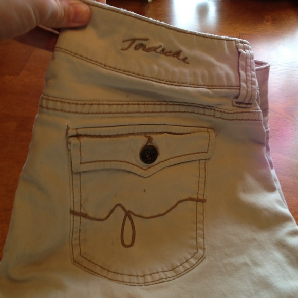 Shorts - Picture 3 of 3