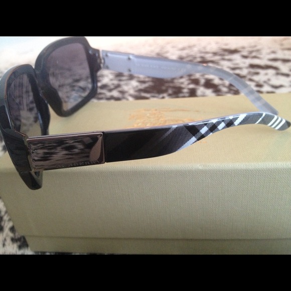 🚫SOLD via eBay🚫Burberry Sunglasses - Picture 3 of 4