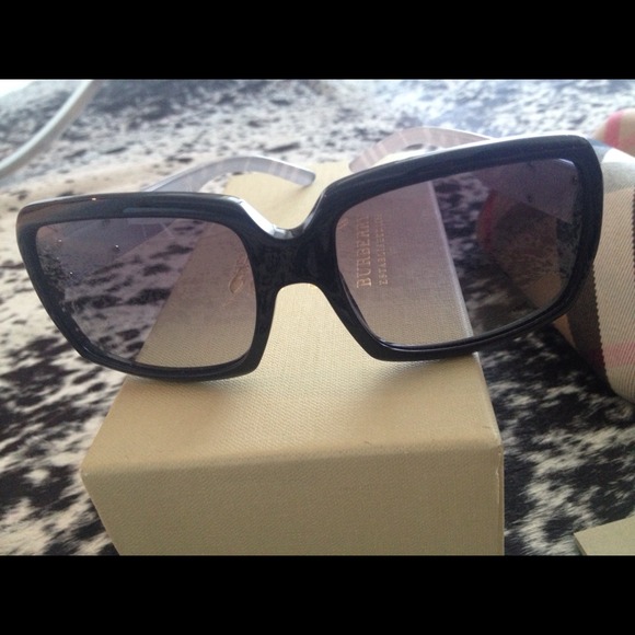 🚫SOLD via eBay🚫Burberry Sunglasses - Picture 4 of 4
