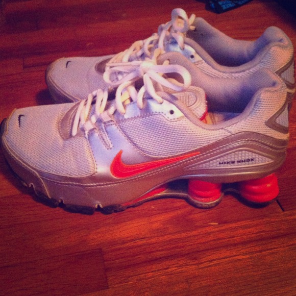 ✋RESERVED! Nike Shox grey and orange