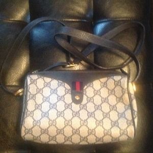 Gucci purse..
