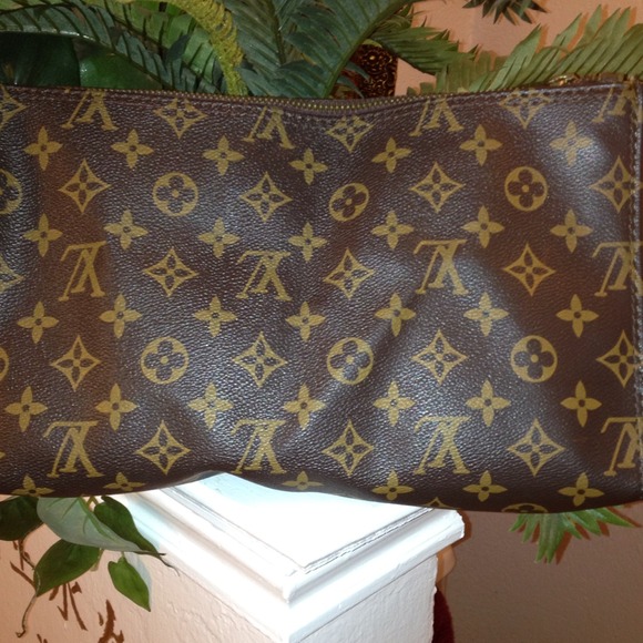 Great LV makeup Bag Never used