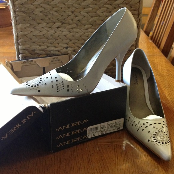 💐Andrea original bone color pumps💐