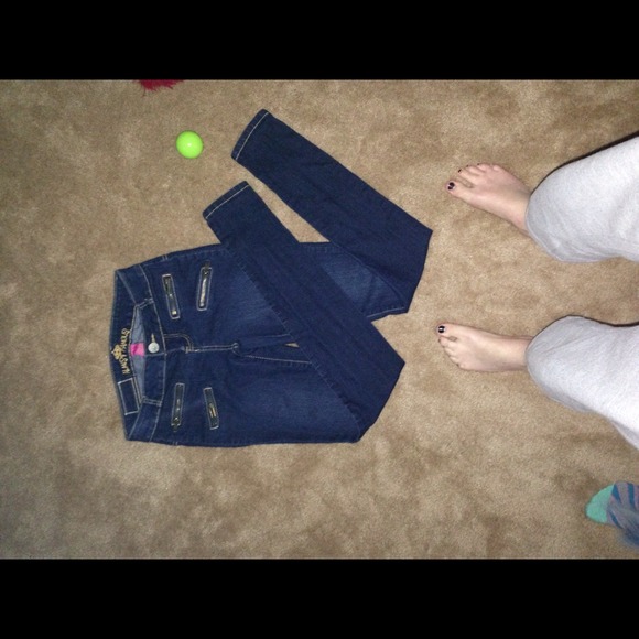 Almost famous jean size 3