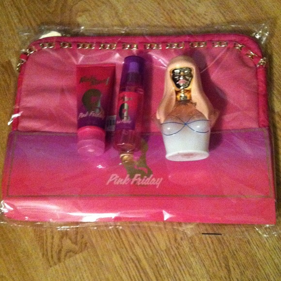 Nicki Minaj perfume set