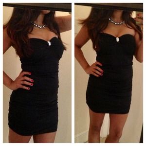 black bodycon dress
