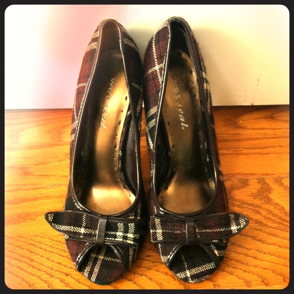 ⬇Reduced⬇ Plaid peep toe heels