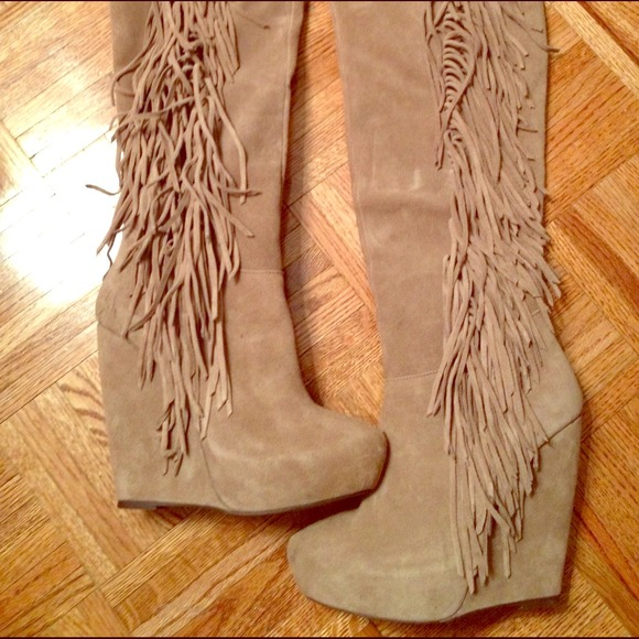 Steve Madden fringe suede otk's!