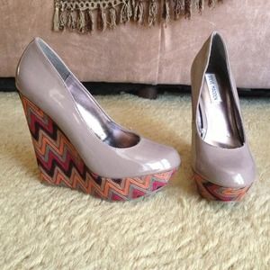 Steve Madden taupe wedges
