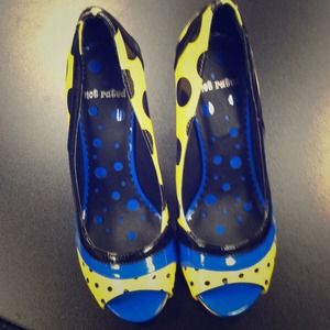 Awesome polka dot shoes!!!