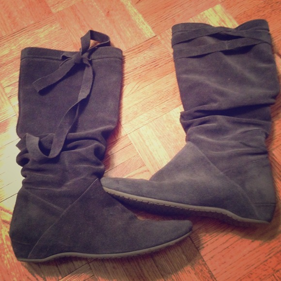Fornarina flat suede boots!