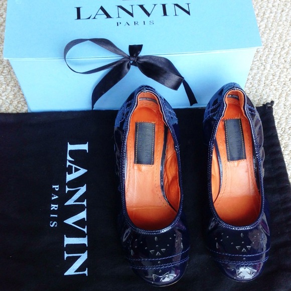 ✨SOLD✨💥Lanvin Patent Leather Kitten Heels💥