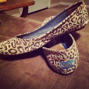 Leopard Toms Flats