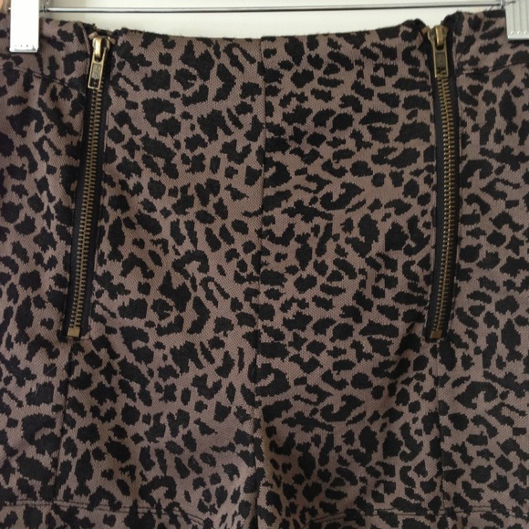 ❌SOLD❌Leopard high waisted Short - Picture 2 of 4