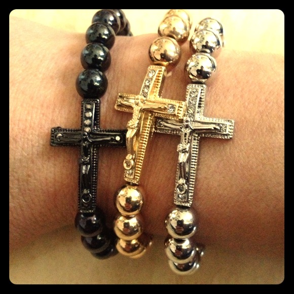 🌞🌀SOLD...SOLD..Beaded cross bracelets