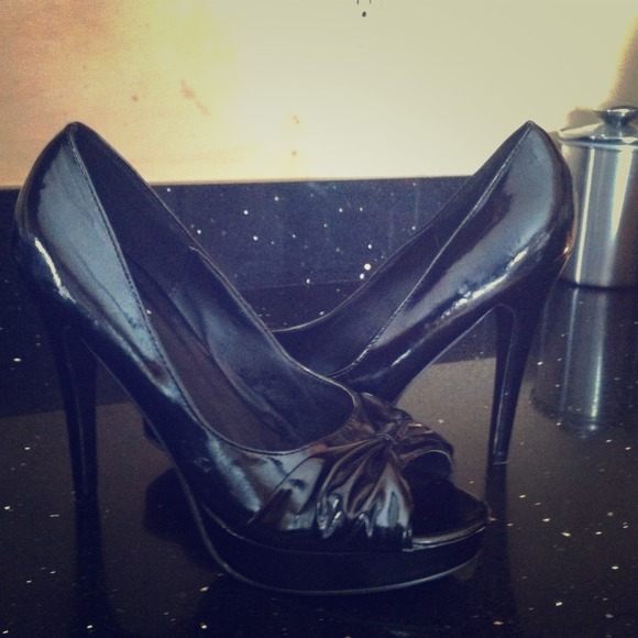 Black peep toe Heels, size 9!
