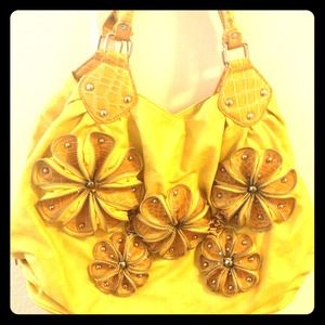 Bright yellow Nicole Lee bag. Perfect for summer ☀