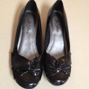 **RESERVED!!**Cute black flats