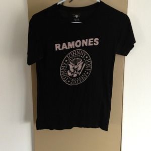💢SOLD!!💢PRICE REDUCTION! Ramones t-shirt