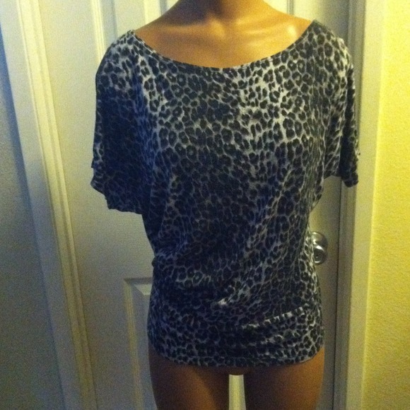 Tops - Cute Black & Grey Leopard Print Top