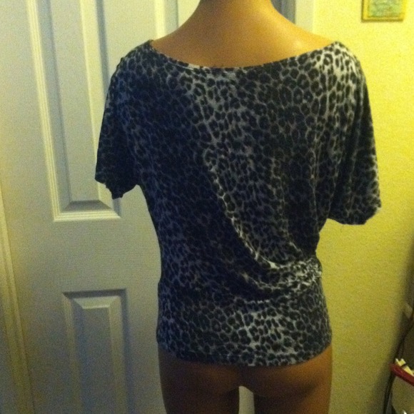 Cute Black & Grey Leopard Print Top - Picture 2 of 3