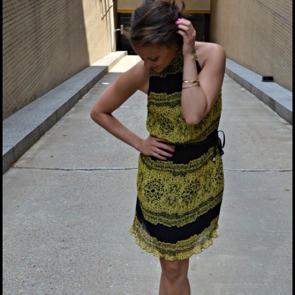 High neck pleaded dress without belt