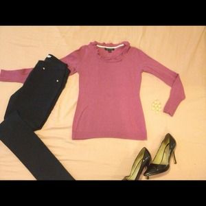 Great pink cashmere blend sweater with ruffles