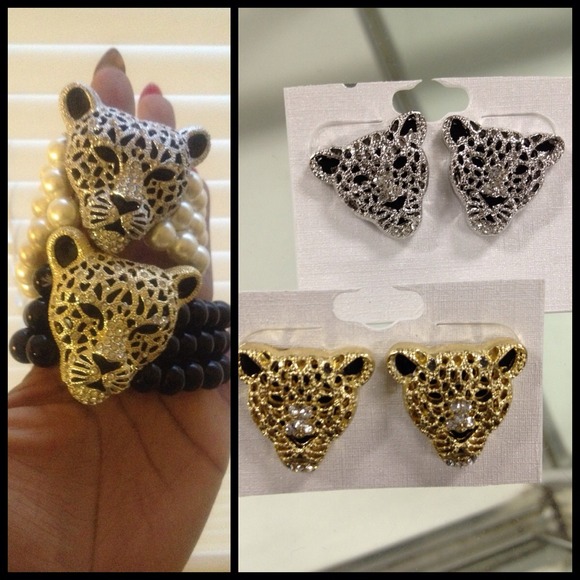 🌟Reduced🌟Cheetah bracelet w/matching earrings