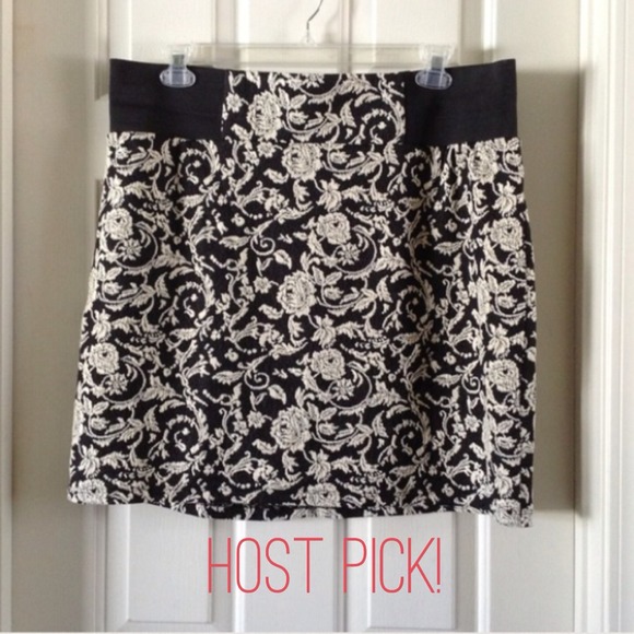 Forever 21 Dresses & Skirts - black & white empire waist skirt- NWT