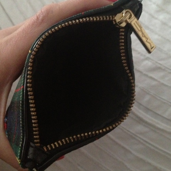 MAC Tartan Tale Holiday Edition Cosmetic Pouch 💚❤ - Picture 4 of 4
