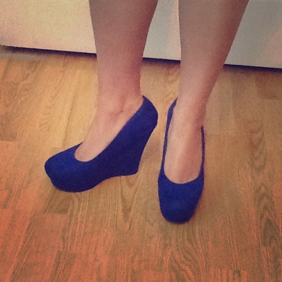 Blue brash brand wedge pumps!