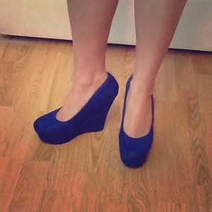 Blue brash brand wedge pumps!