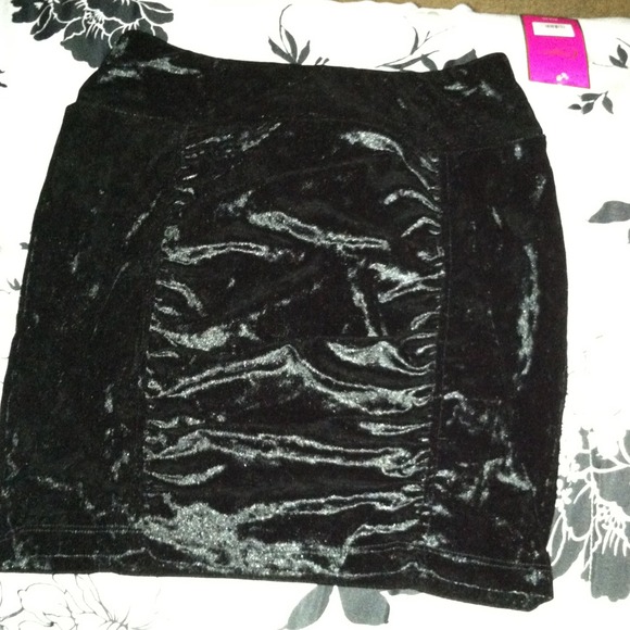✨Reserved✨ Black sued material mini skirt
