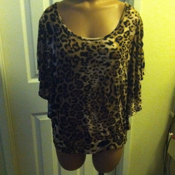 Tops - Cute Leopard Top