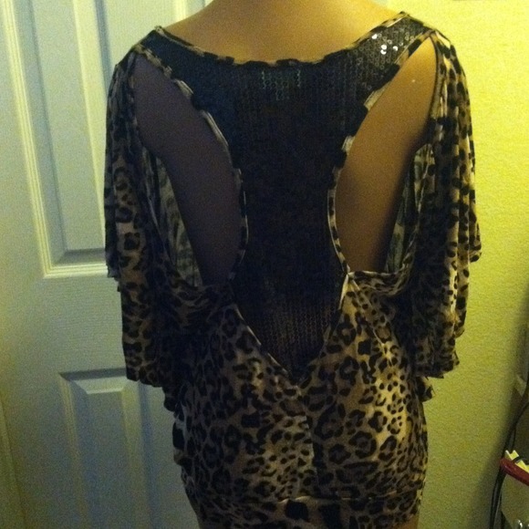 Cute Leopard Top - Picture 2 of 4
