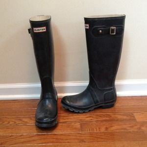 Hunter Wellington Rain Boots, Navy Color Size 6