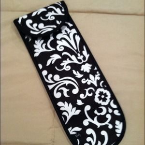 Thirty-One Flat Iron Case