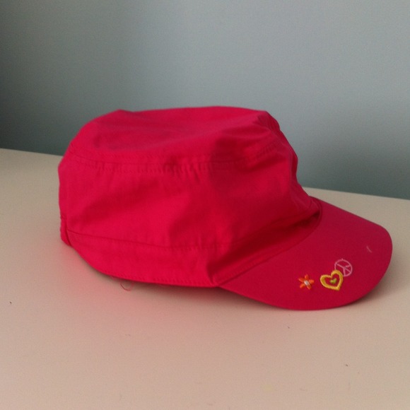 A hat - Picture 2 of 2