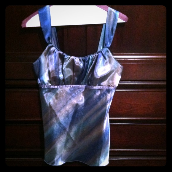 Sold in a bundle. Adorable and stylish under shirt - Picture 1 of 1