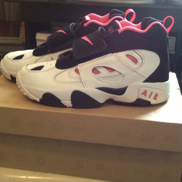 Nike Diamond Turf 2s