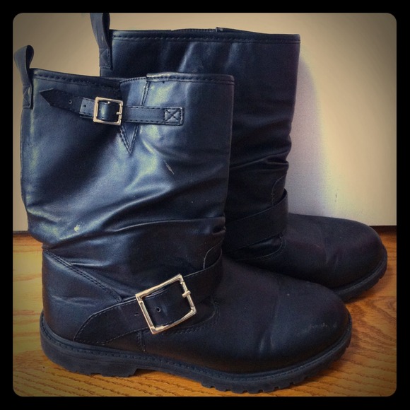 🚫Sold🚫 ⬇Reduced⬇ Black combat boots